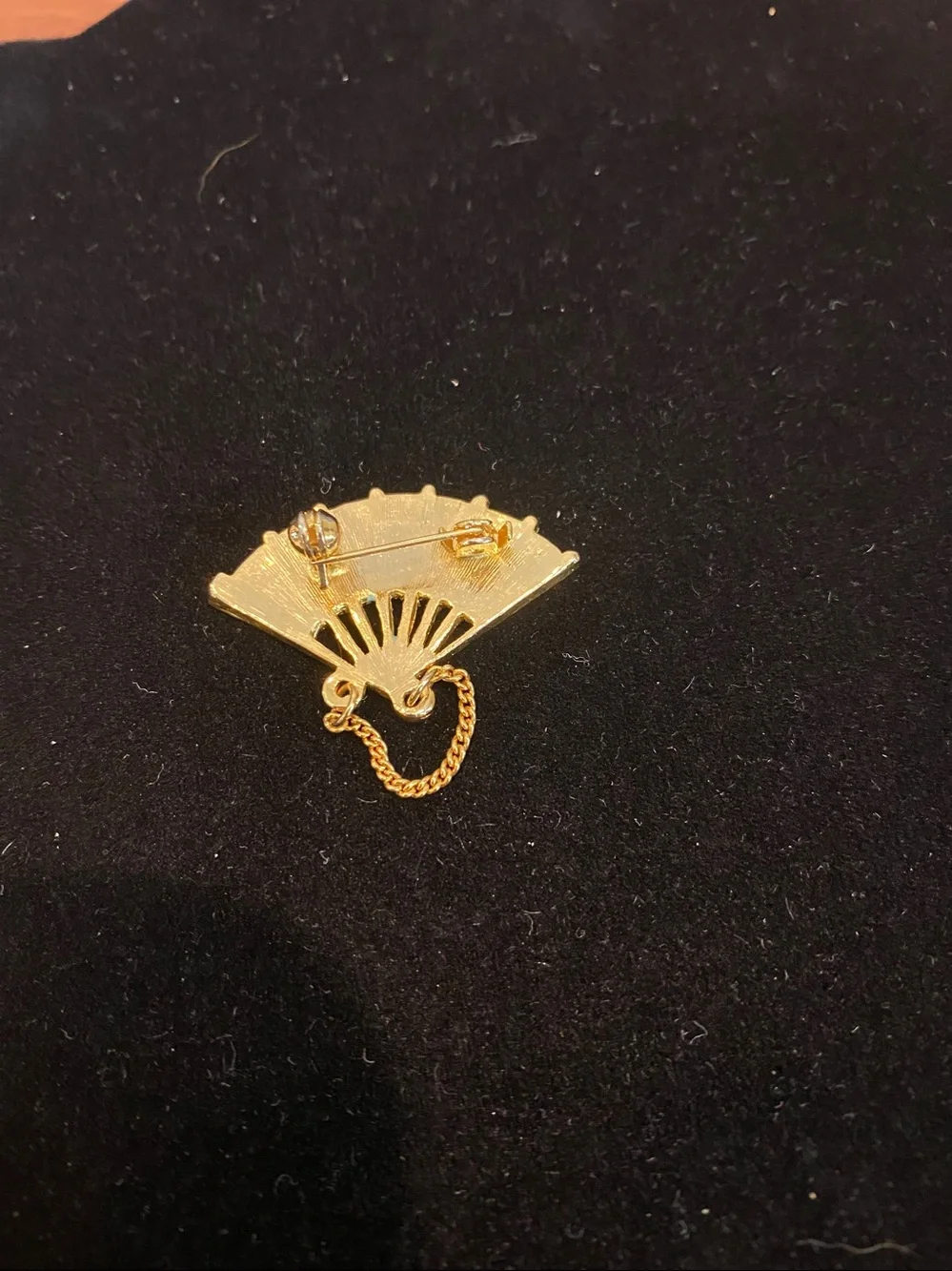 Fan brooch